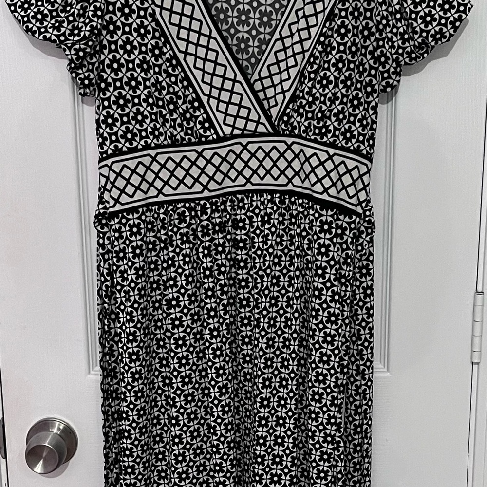 City Triangles Black and White Geometric Midi Dress